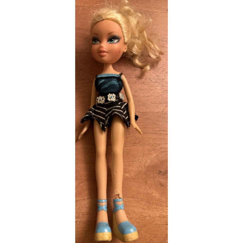 Vintage Bratz 2001 MGA Doll &‎ Treasures Cloe Outfit